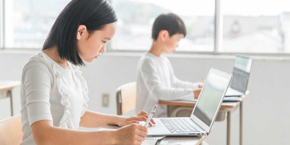 当教室で受験できます